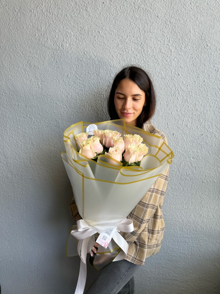 12 Light Pink Roses Bouquet