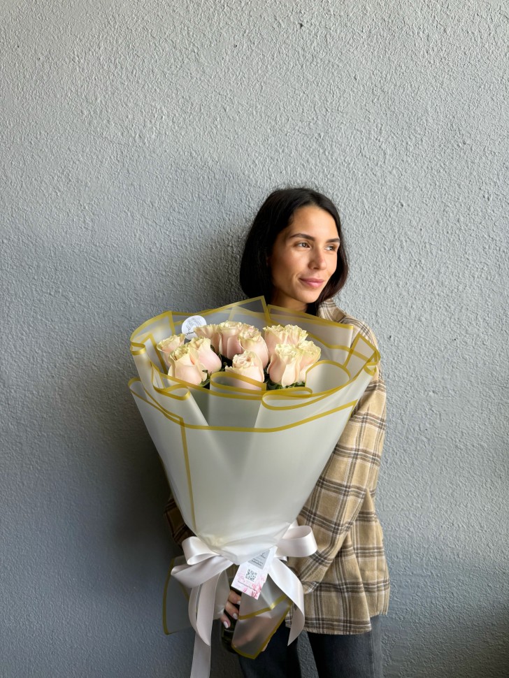 12 Light Pink Roses Bouquet