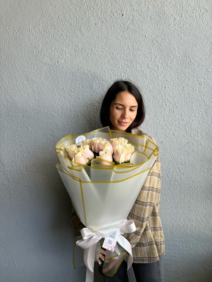 12 Light Pink Roses Bouquet