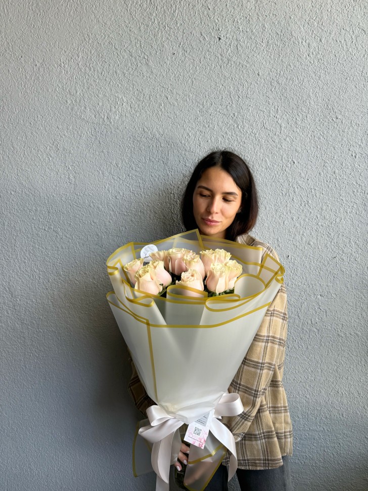 12 Light Pink Roses Bouquet