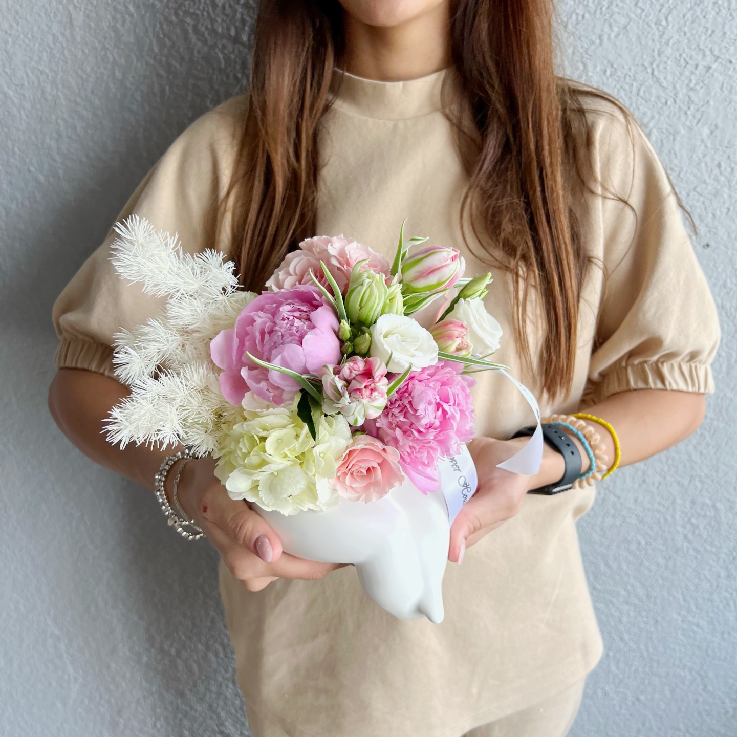 "The Body" Curvy Fresh Flowers Vase Arrangement