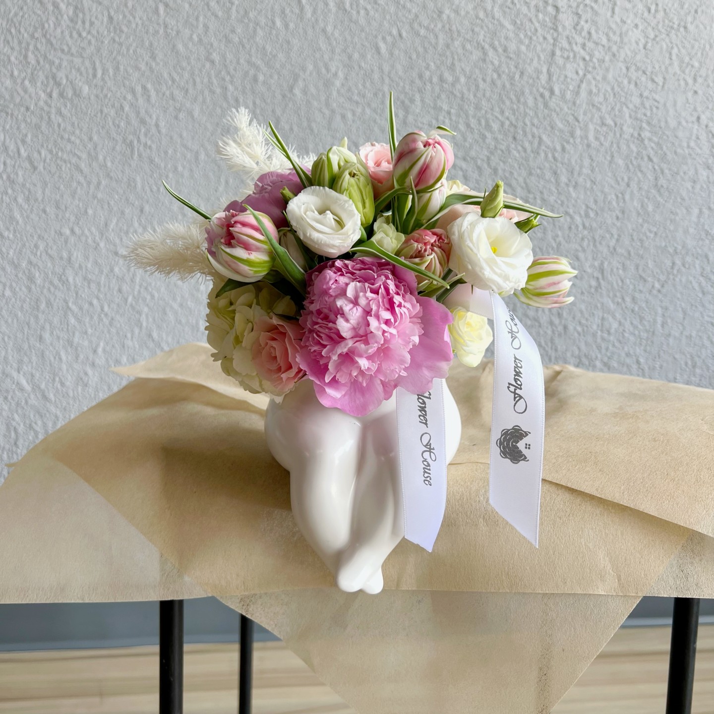 "The Body" Curvy Fresh Flowers Vase Arrangement