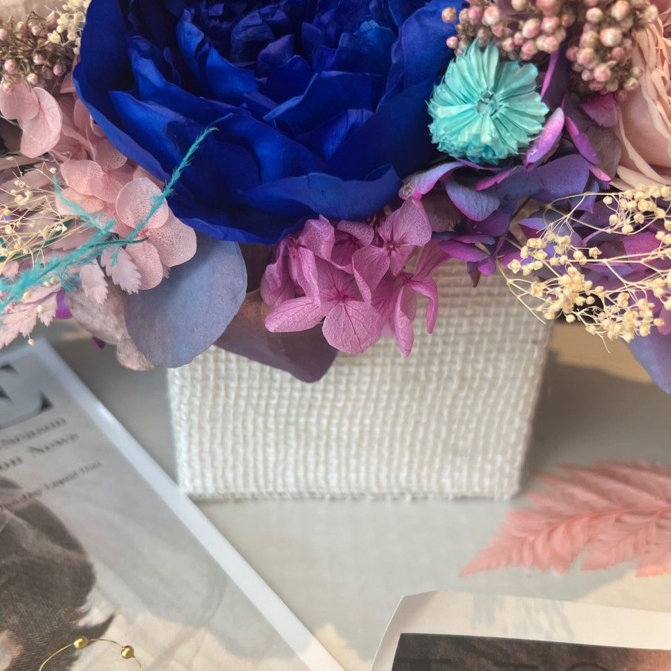 LIZA collection Preserved blue peonies box