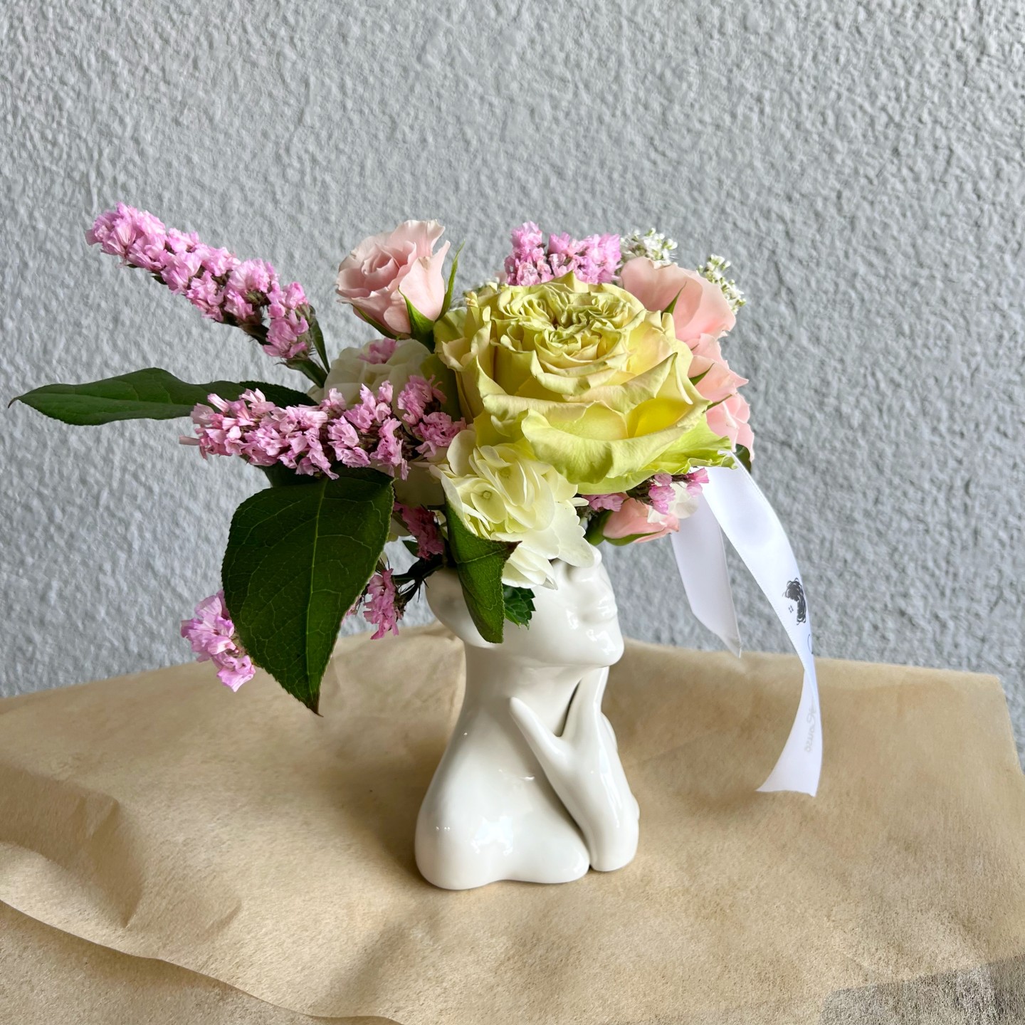 "The Body" Confidence Fresh Flowers Vase Arrangement "The Body" Confidence Fresh Flowers Vase Arrangement