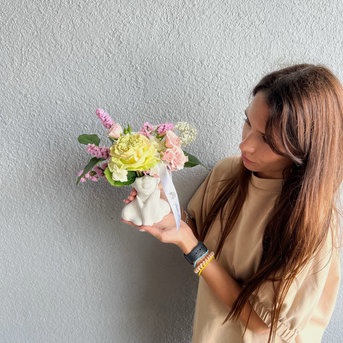 "The Body" Confidence Fresh Flowers Vase Arrangement "The Body" Confidence Fresh Flowers Vase Arrangement