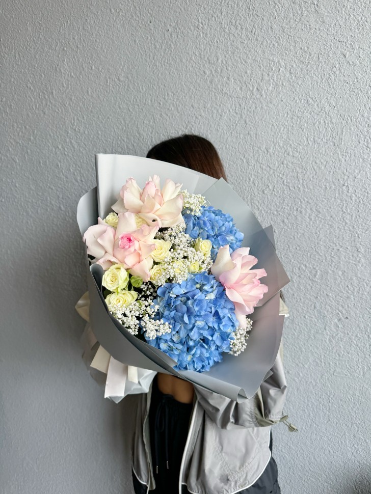 Springy Hand-Tied Bouquet