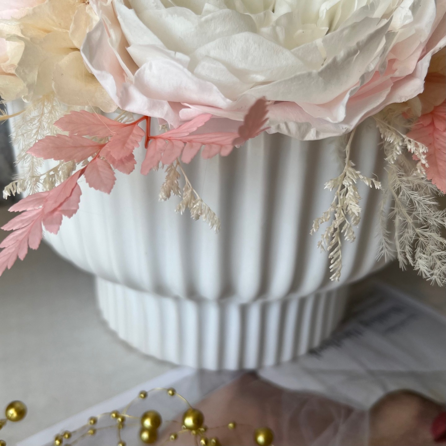 MARY collection Preserved peonies in luxury vase MARY collection Preserved peonies in luxury vase