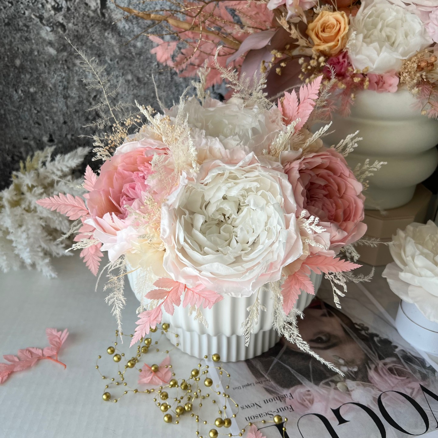 MARY collection Preserved peonies in luxury vase MARY collection Preserved peonies in luxury vase