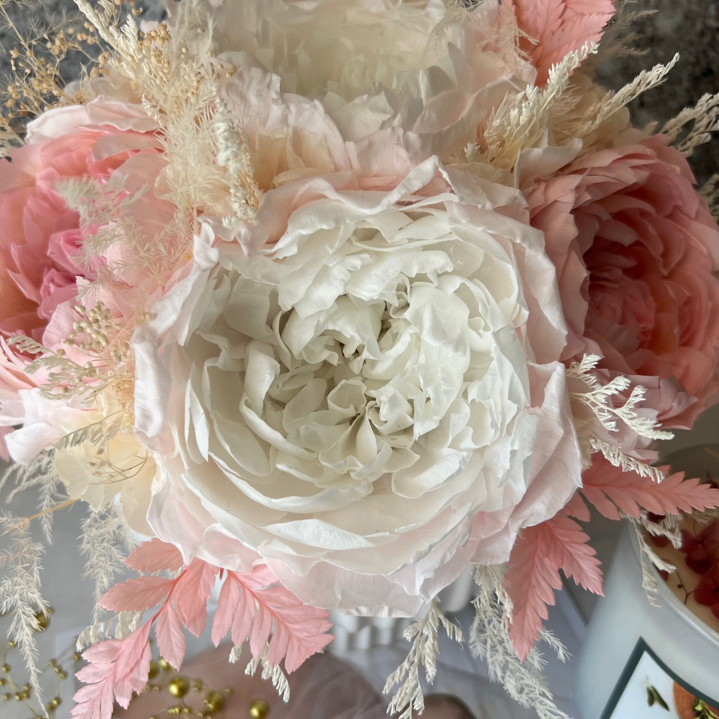 MARY collection Preserved peonies in luxury vase MARY collection Preserved peonies in luxury vase