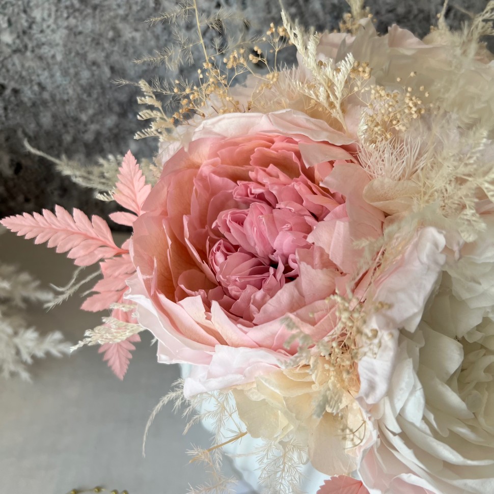 MARY collection Preserved peonies in luxury vase