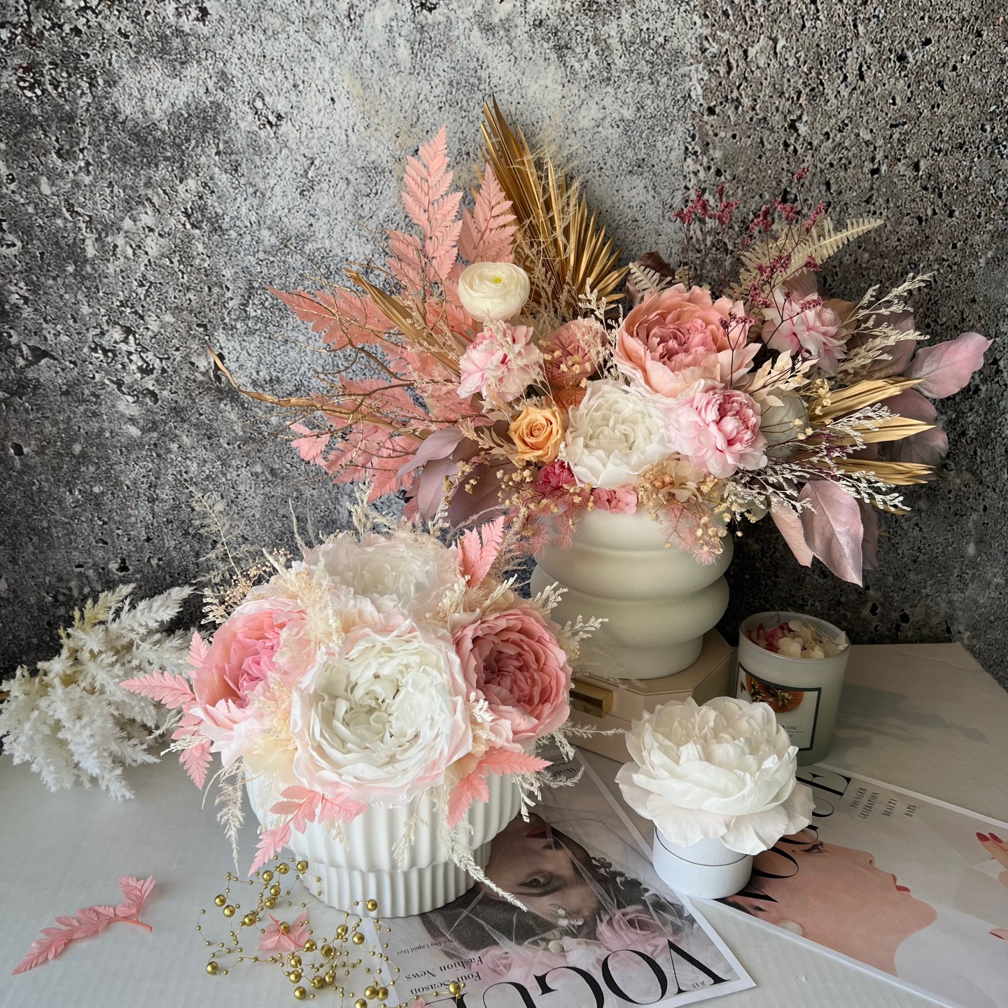 MARY collection Preserved peonies in luxury vase MARY collection Preserved peonies in luxury vase