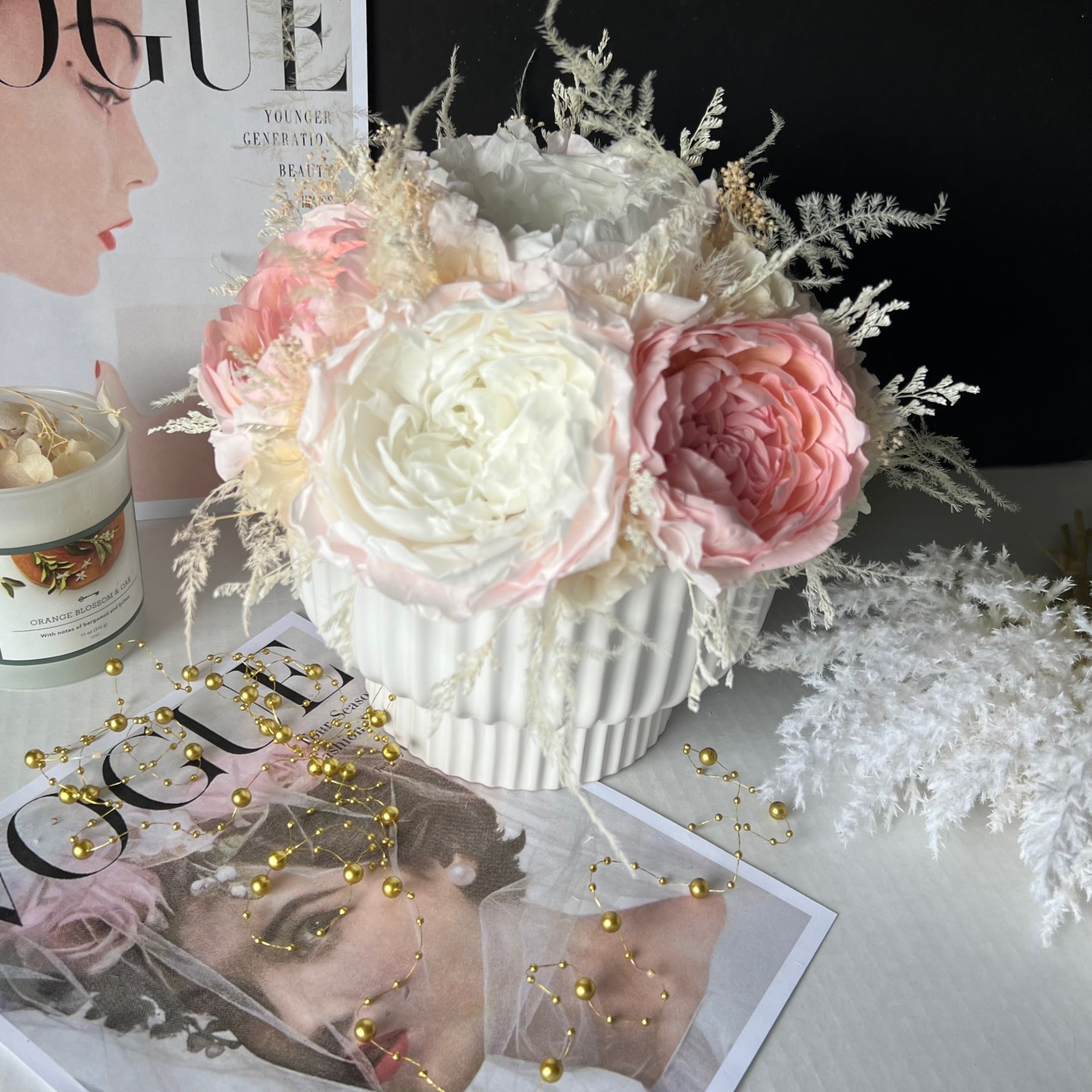 MARY collection Preserved peonies in luxury vase MARY collection Preserved peonies in luxury vase