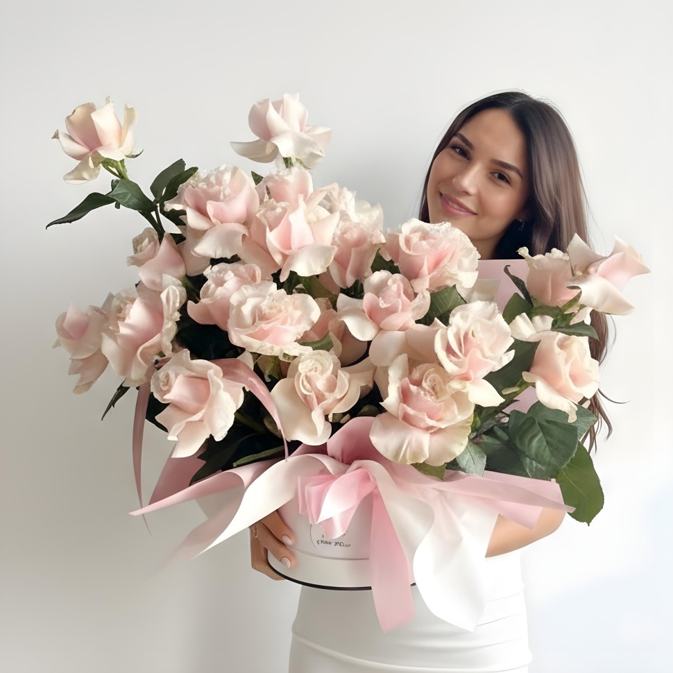 Pink Mondial Roses Cloud Box Medium Pink Mondial Roses Cloud Box Medium