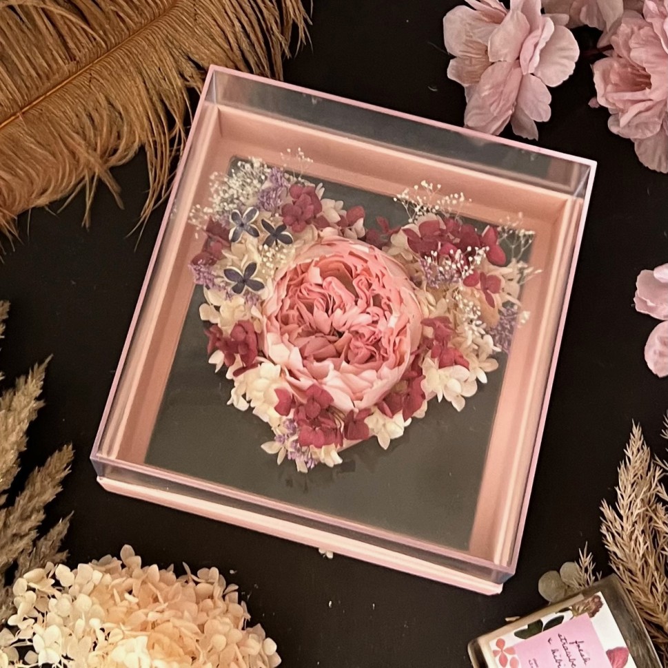 MILA collection Preserved peony in Acrylic box