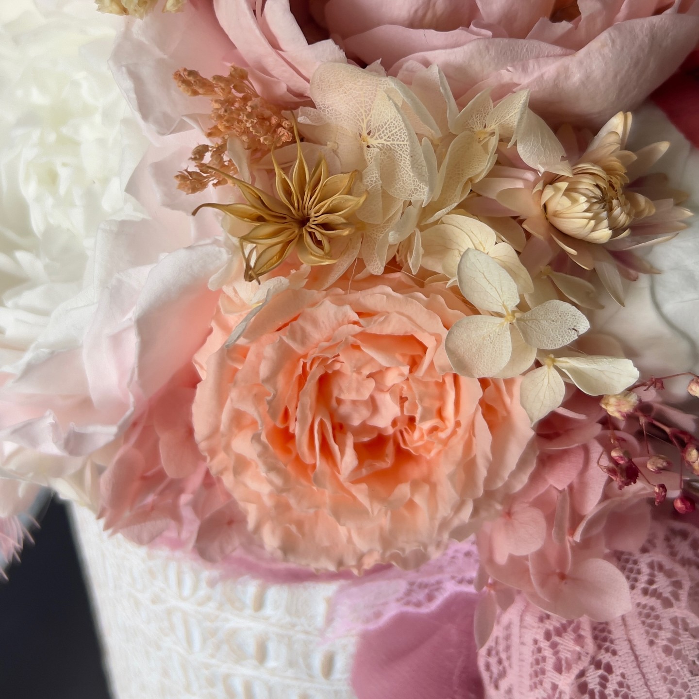 CAMILA collection Preserved peony in luxury box