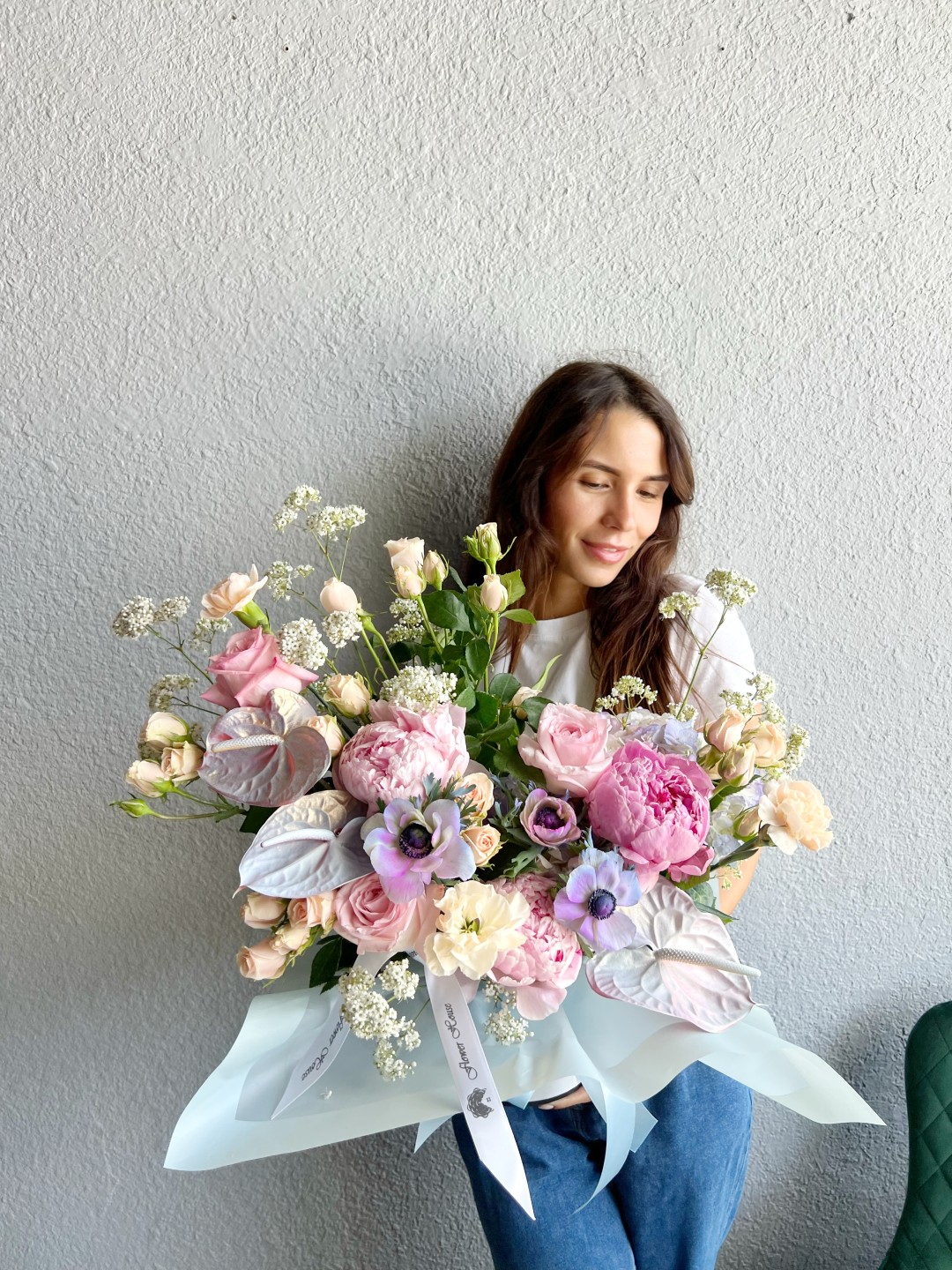 Alora Fresh Flower Box (Roses, Spray Roses, Garden Roses, Peony, Anemone, Gypsophila) Alora Fresh Flower Box (Roses, Spray Roses, Garden Roses, Peony, Anemone, Gypsophila)