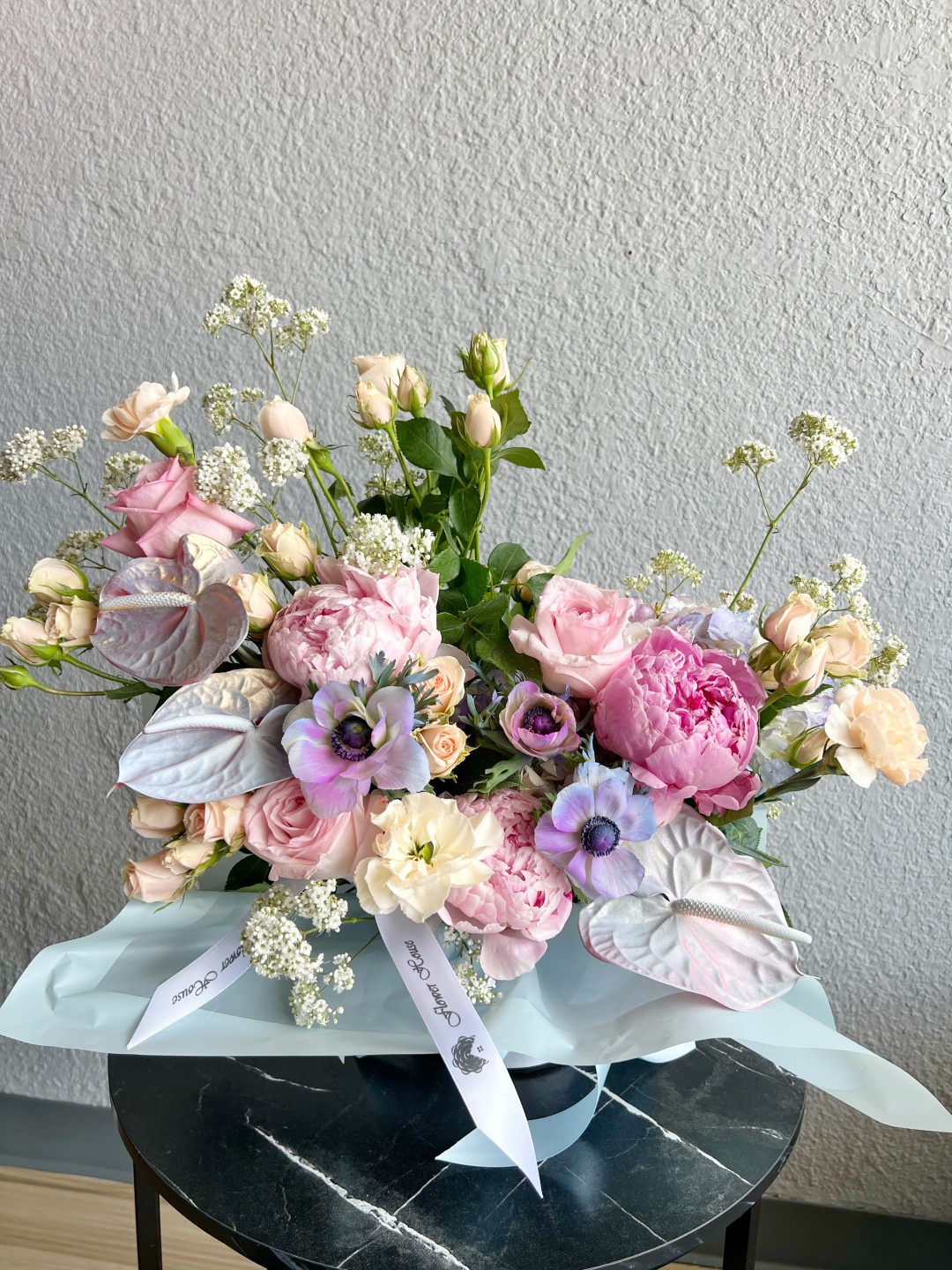 Alora Fresh Flower Box (Roses, Spray Roses, Garden Roses, Peony, Anemone, Gypsophila) Alora Fresh Flower Box (Roses, Spray Roses, Garden Roses, Peony, Anemone, Gypsophila)