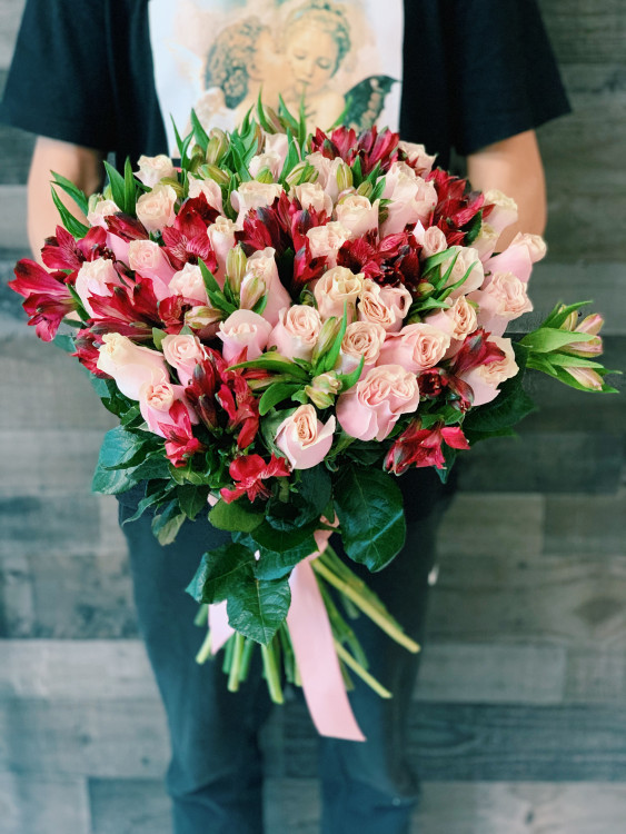 Cheerful Hand-Tied Bouquet