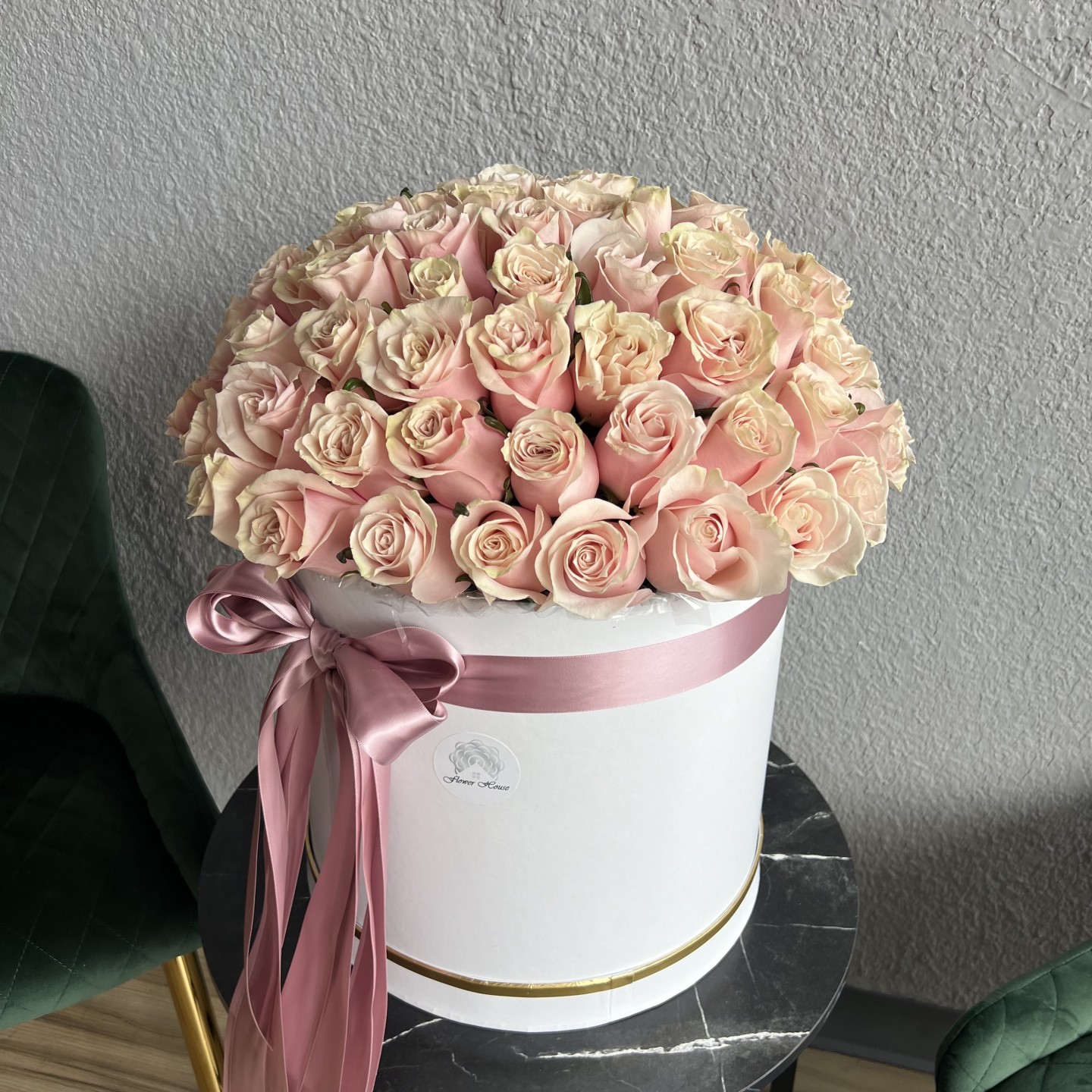 Jumbo Fresh Light Pink Roses Box
