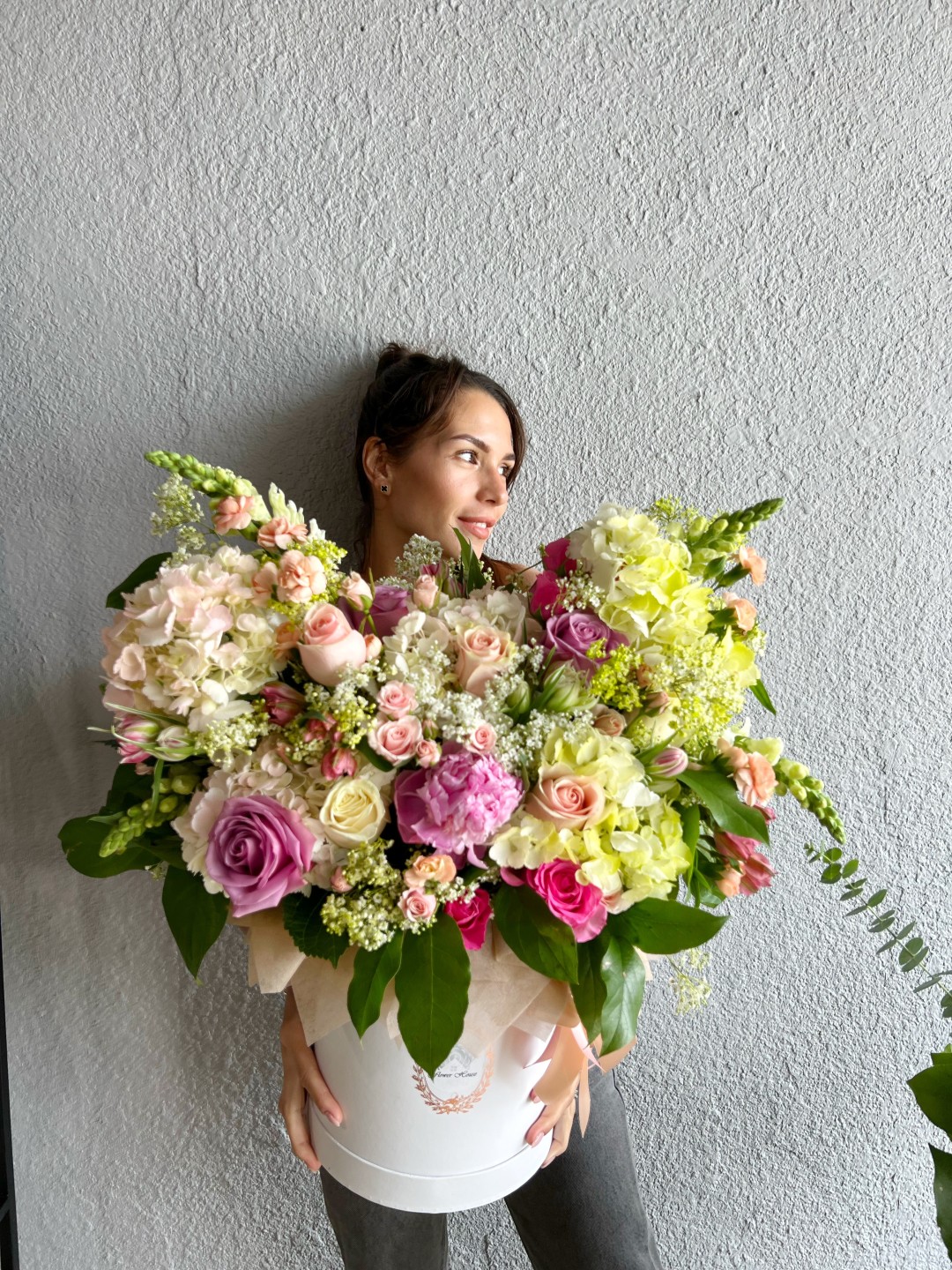 Adelaide Flower Box (Snapdragons, Roses, Hydrangeas, Peony & Mixed Flowers) Adelaide Flower Box (Snapdragons, Roses, Hydrangeas, Peony & Mixed Flowers)