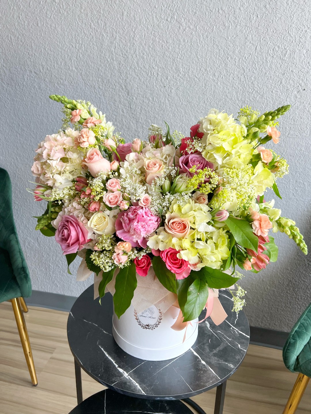 Adelaide Flower Box (Snapdragons, Roses, Hydrangeas, Peony & Mixed Flowers) Adelaide Flower Box (Snapdragons, Roses, Hydrangeas, Peony & Mixed Flowers)