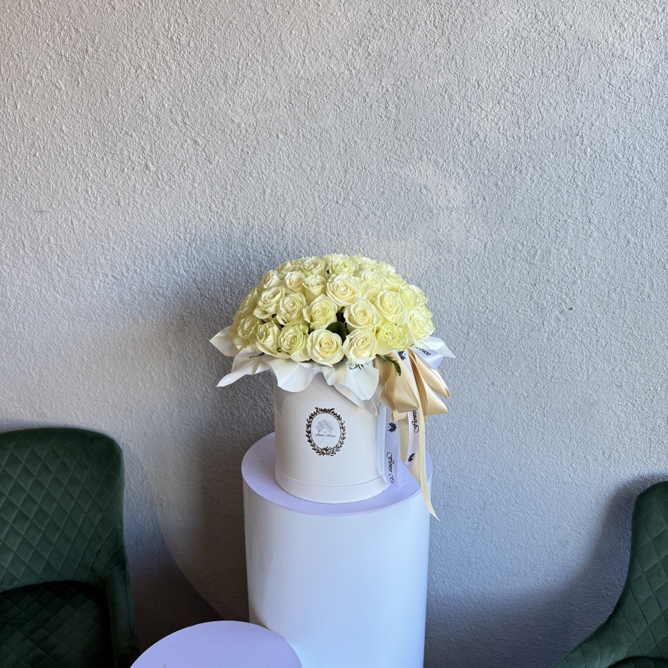 White Roses Luna Flower Box White Roses Luna Flower Box