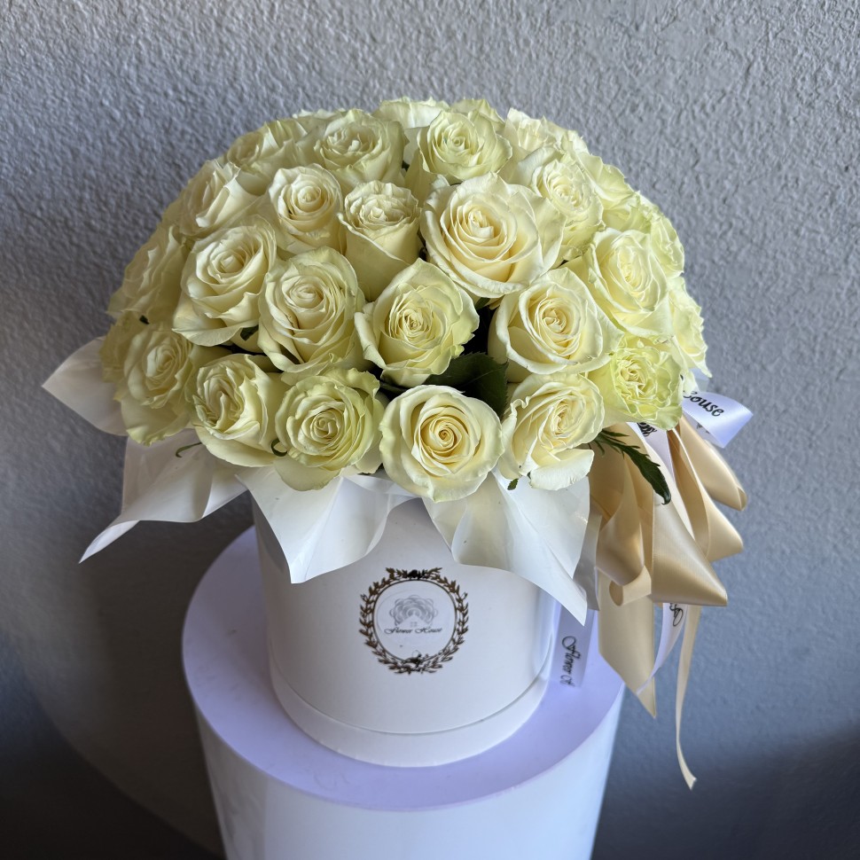 White Roses Luna Flower Box White Roses Luna Flower Box