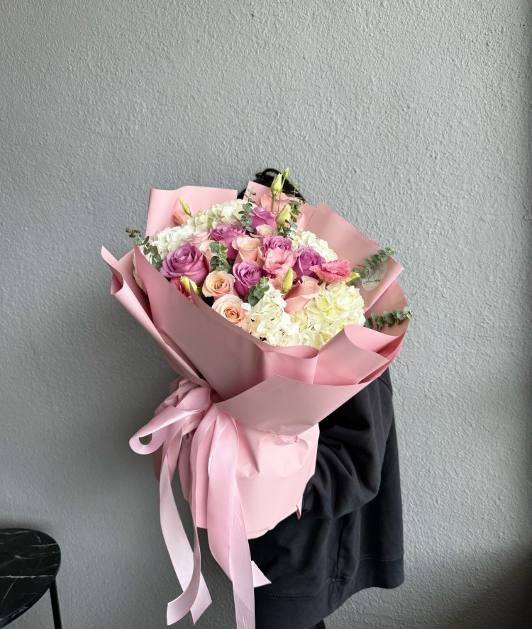 Lisiboom Hand-Tied Bouquet