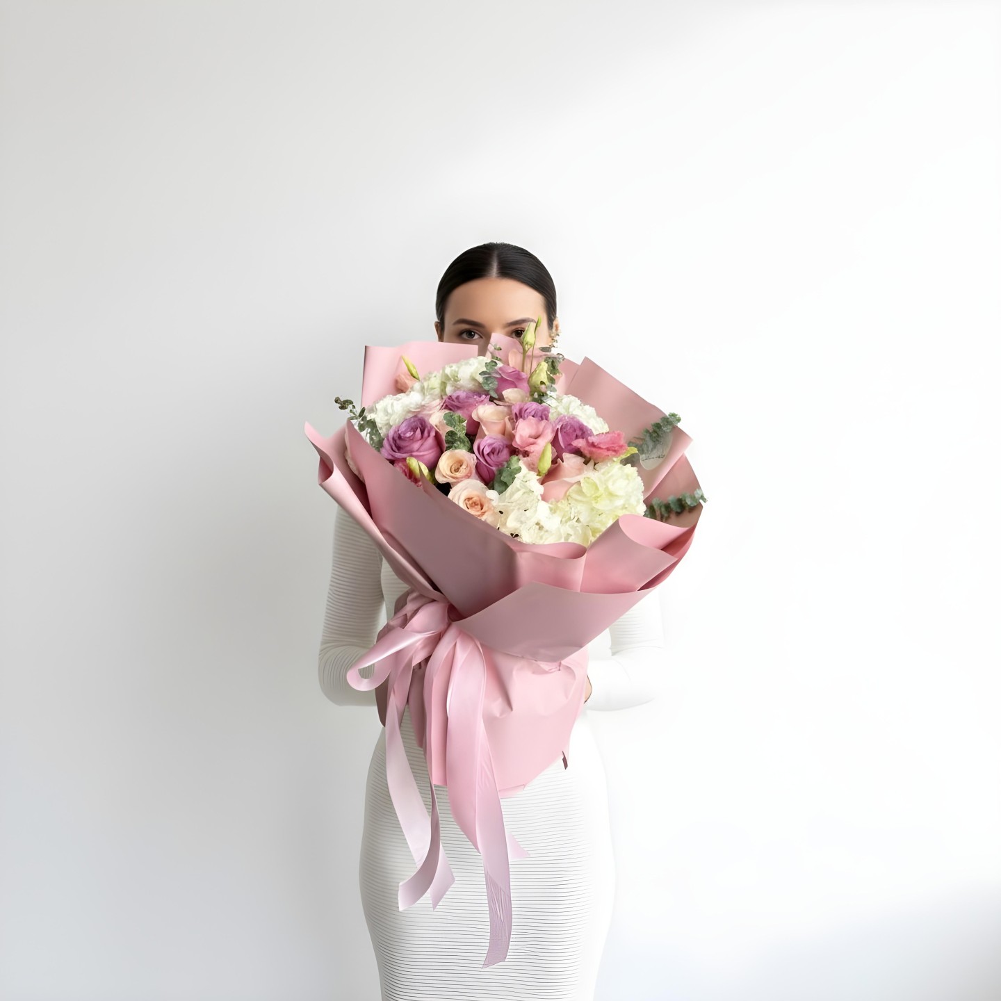 Lisiboom Hand-Tied Bouquet