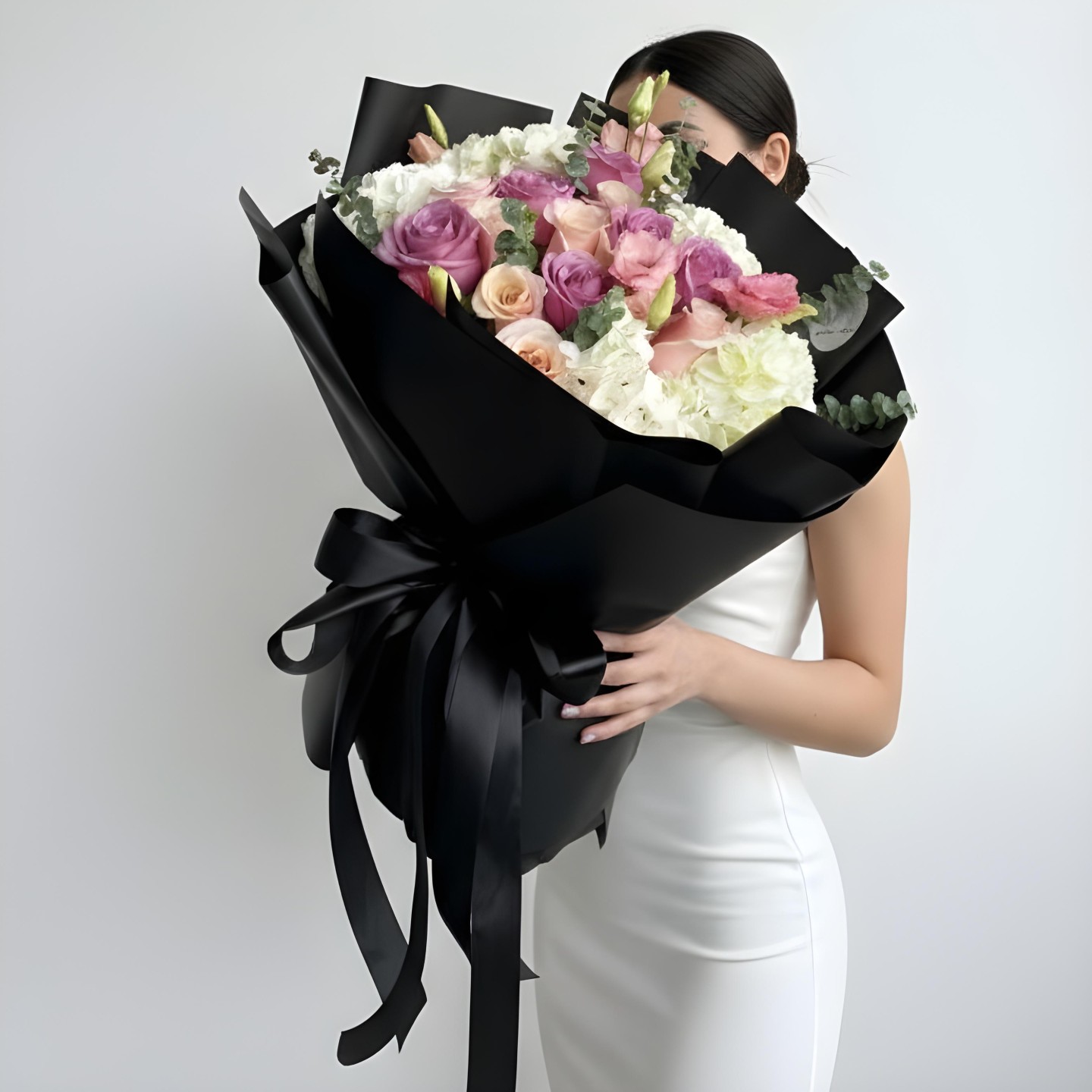 Lisiboom Hand-Tied Bouquet