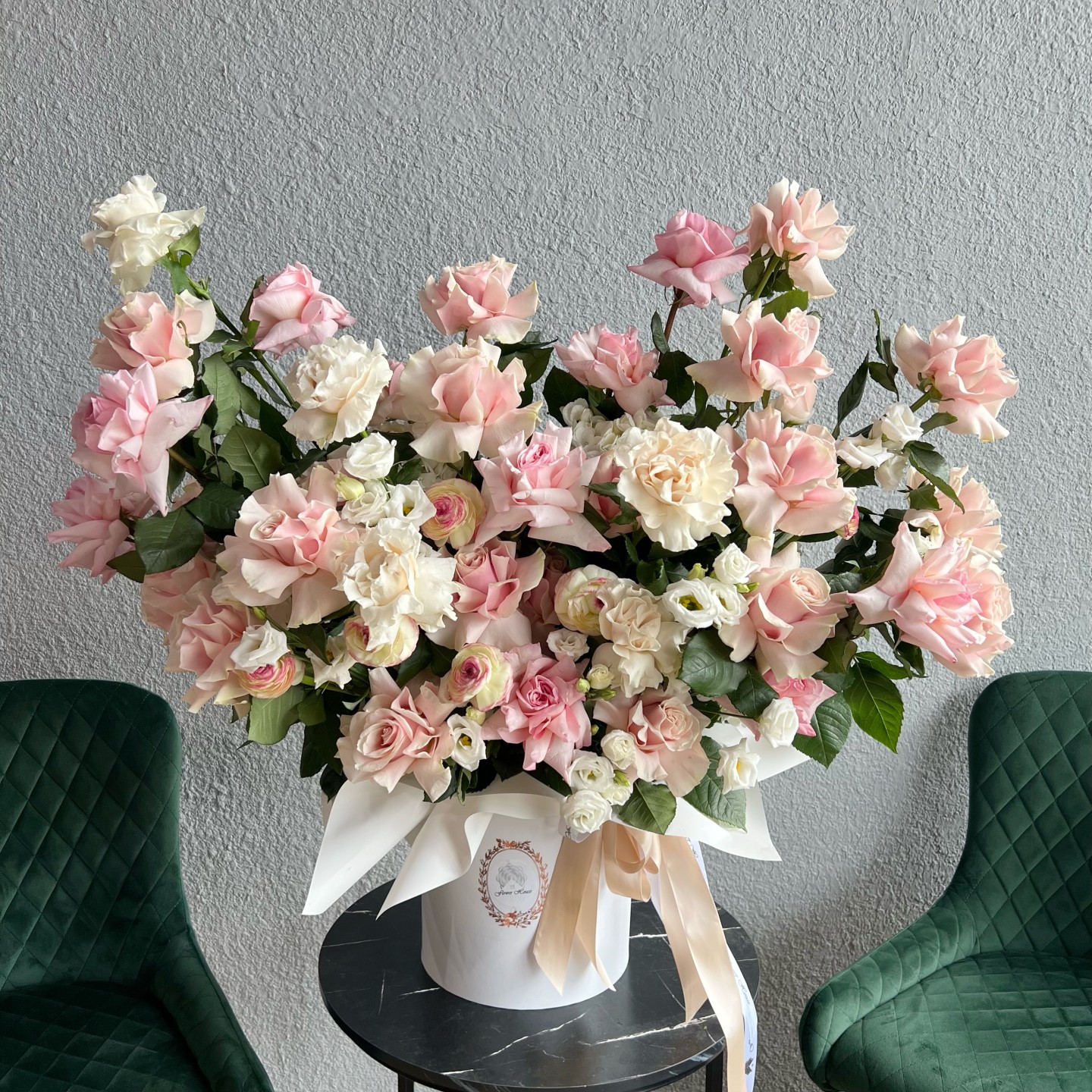 Arielle Fresh Flower Box (Roses, Garden Roses, Hydrangeas, Lisianthus, Ranunculus)