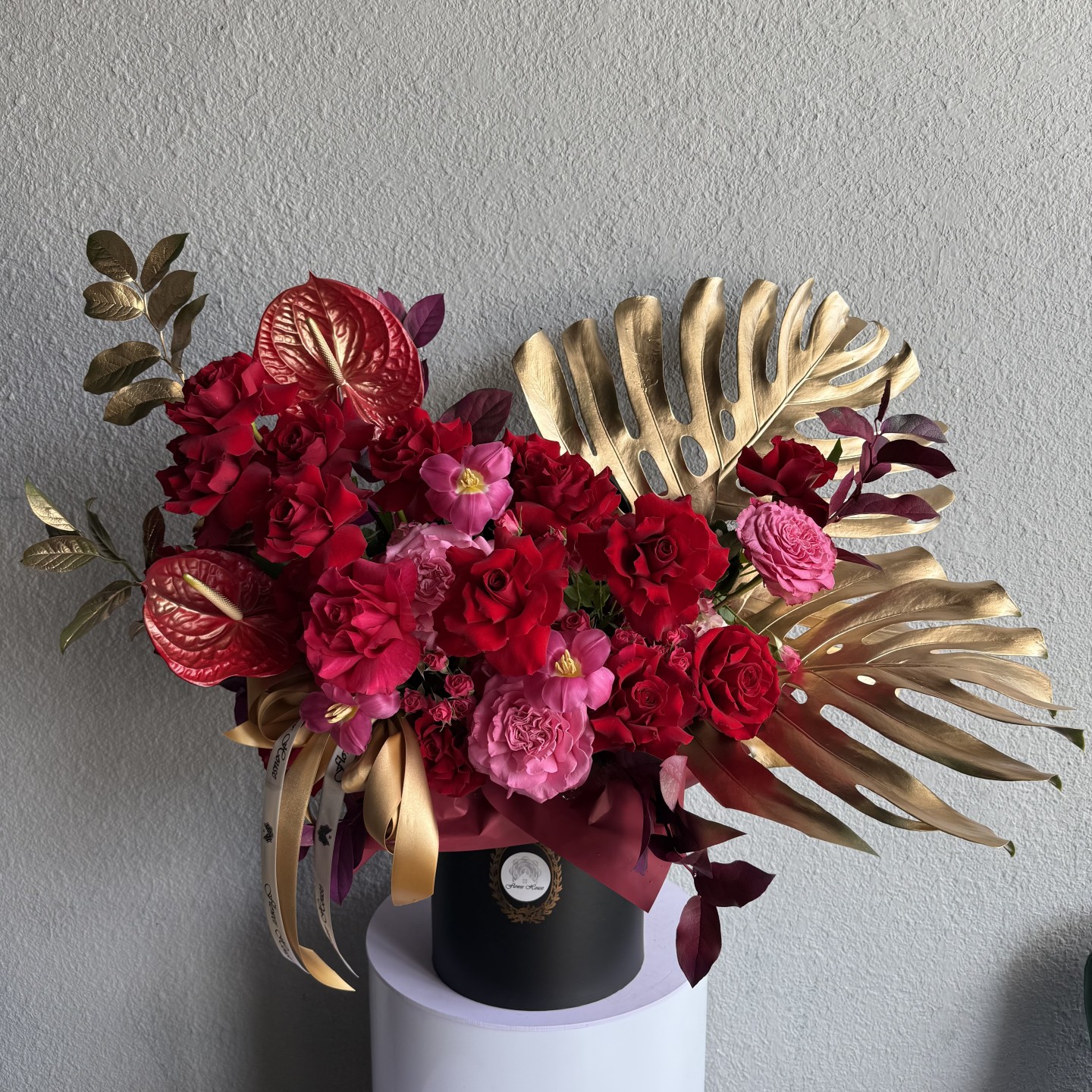 Red Chloe Elegance Fresh Flower Box (Roses, Garden Roses, Tulips, Anthurium) Red Chloe Elegance Fresh Flower Box (Roses, Garden Roses, Tulips, Anthurium)