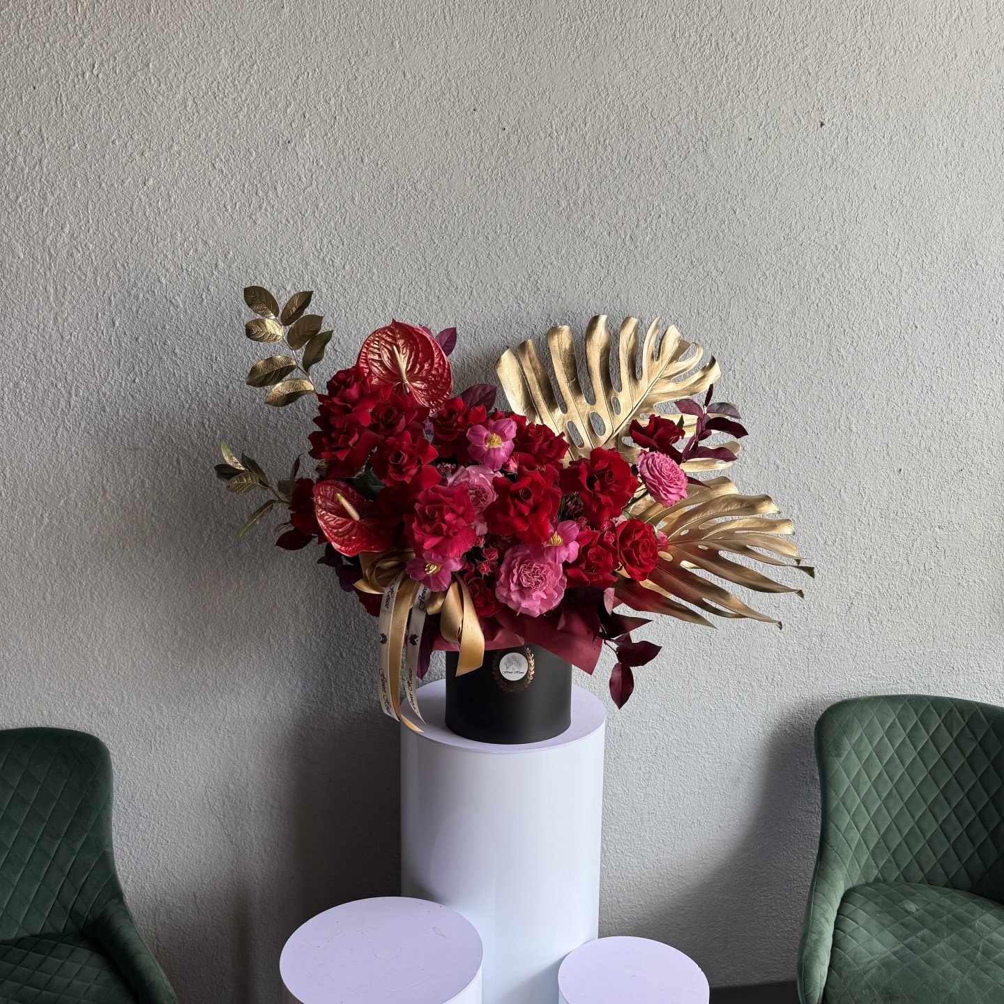 Red Chloe Elegance Fresh Flower Box (Roses, Garden Roses, Tulips, Anthurium) Red Chloe Elegance Fresh Flower Box (Roses, Garden Roses, Tulips, Anthurium)