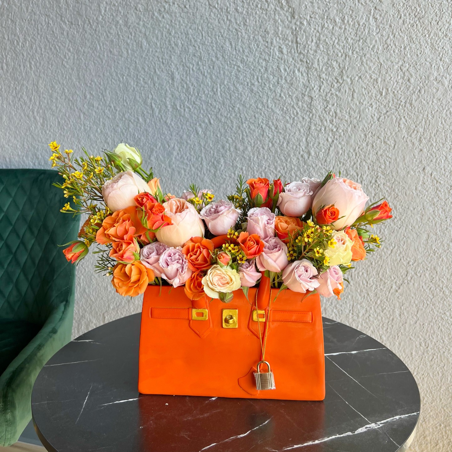 Orange Bag Fresh Flowers Vase Arrangement (Roses, Spray Roses, Garden Roses) Orange Bag Fresh Flowers Vase Arrangement (Roses, Spray Roses, Garden Roses)