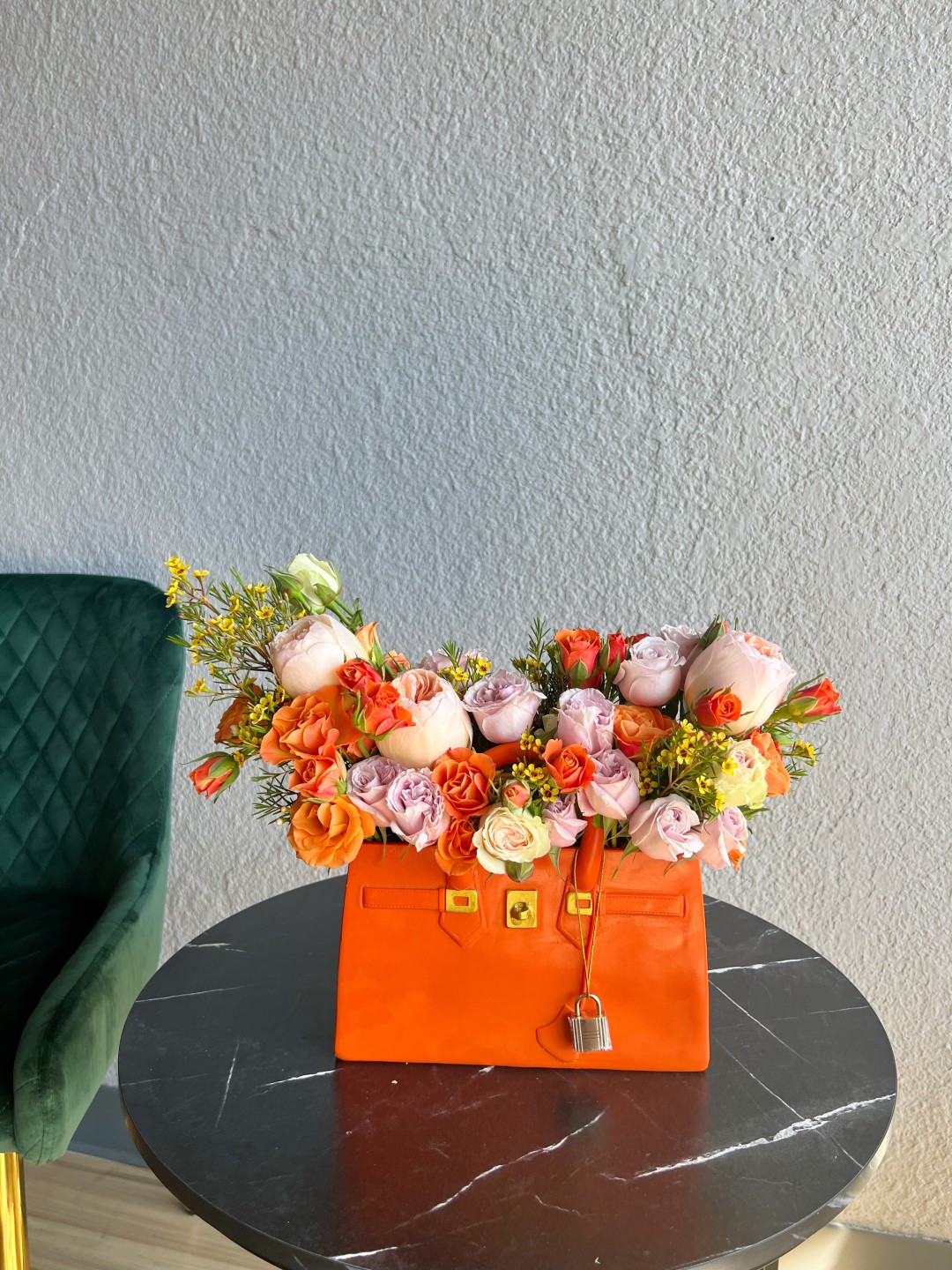Orange Bag Fresh Flowers Vase Arrangement (Roses, Spray Roses, Garden Roses) Orange Bag Fresh Flowers Vase Arrangement (Roses, Spray Roses, Garden Roses)