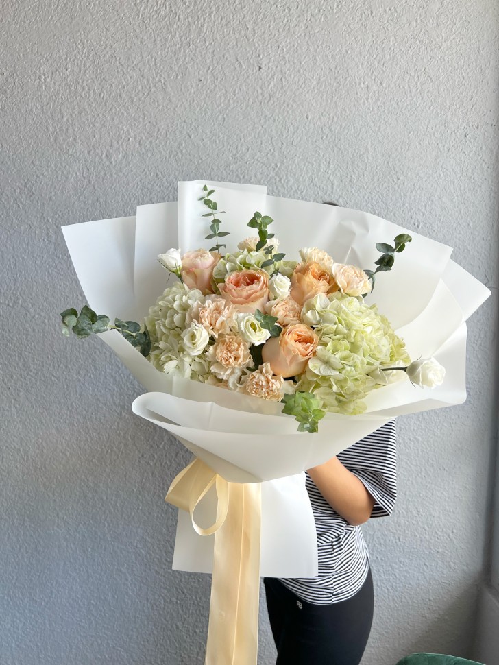 Holiday Wrap  Luxury Hand Tied Bouquet – LOCAFLORA