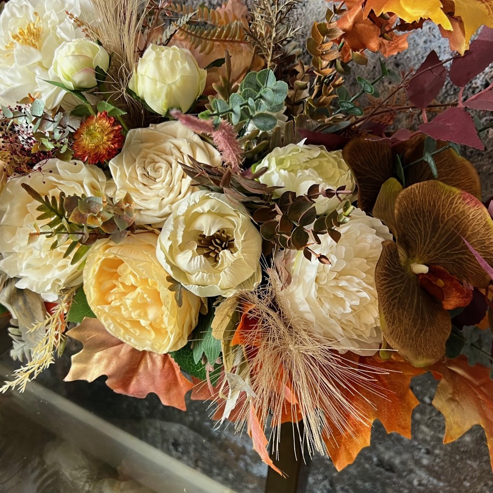 Thanksgiving table centrepiece with artificial flowers