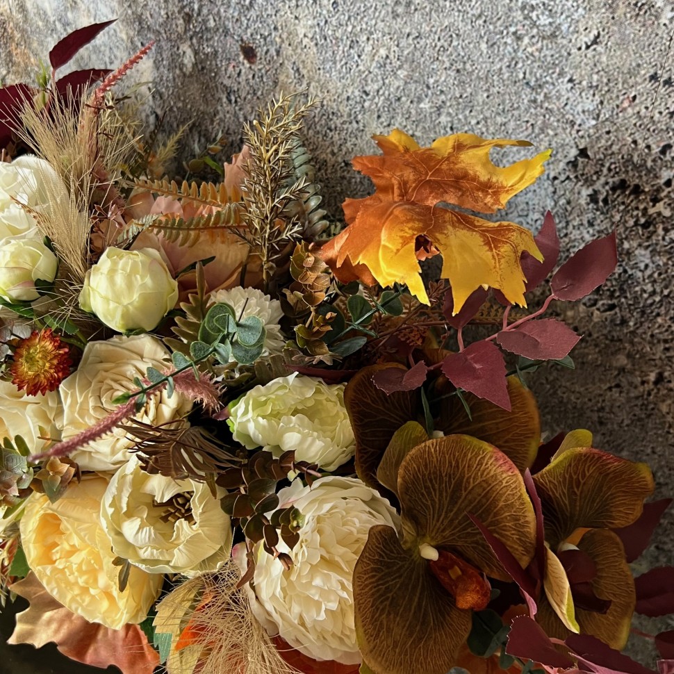 Thanksgiving table centrepiece with artificial flowers