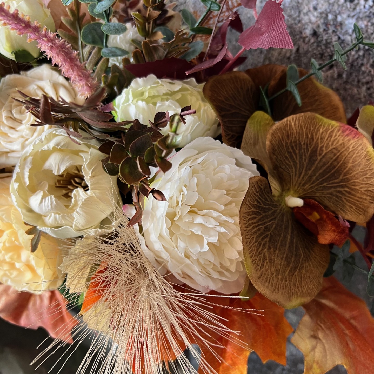 Thanksgiving table centrepiece with artificial flowers