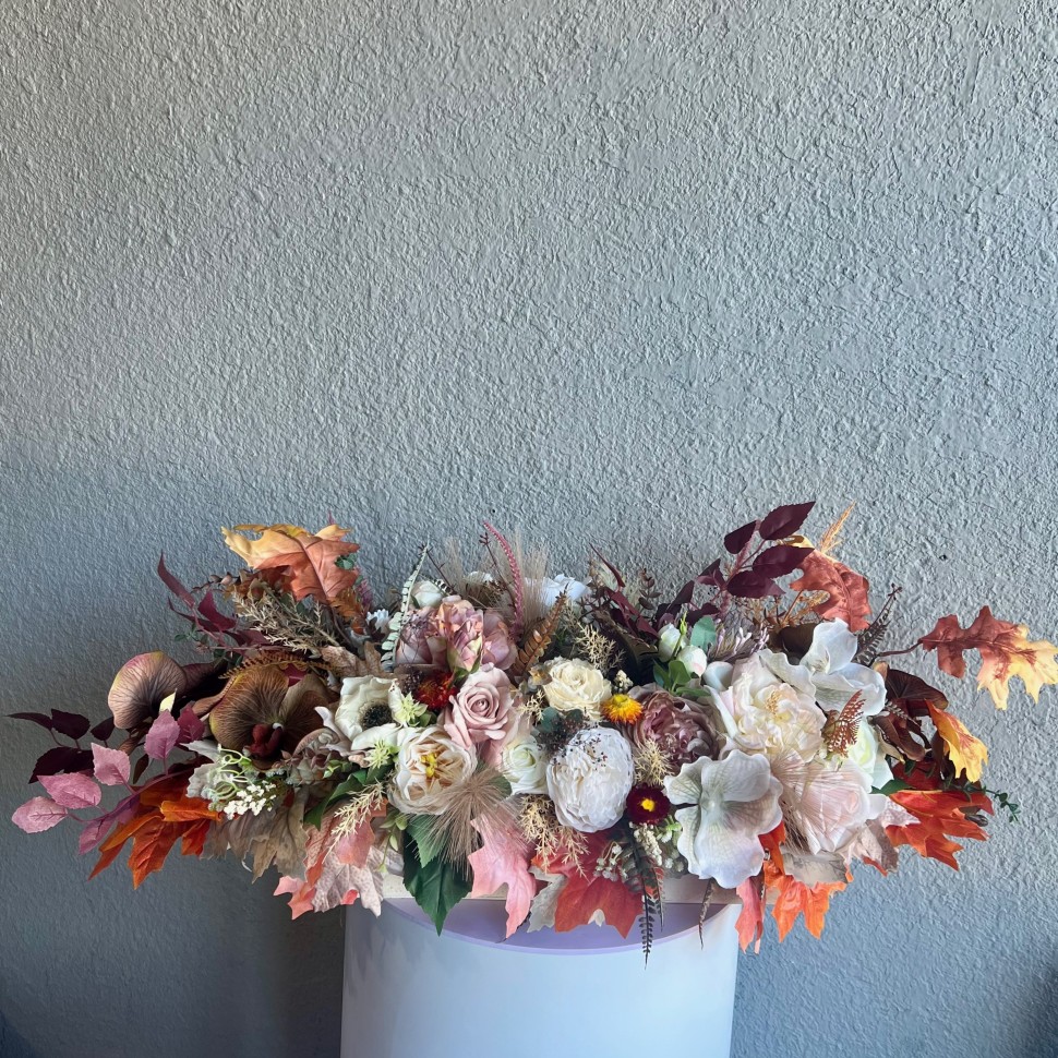 Thanksgiving table centrepiece with artificial flowers Thanksgiving table centrepiece with artificial flowers