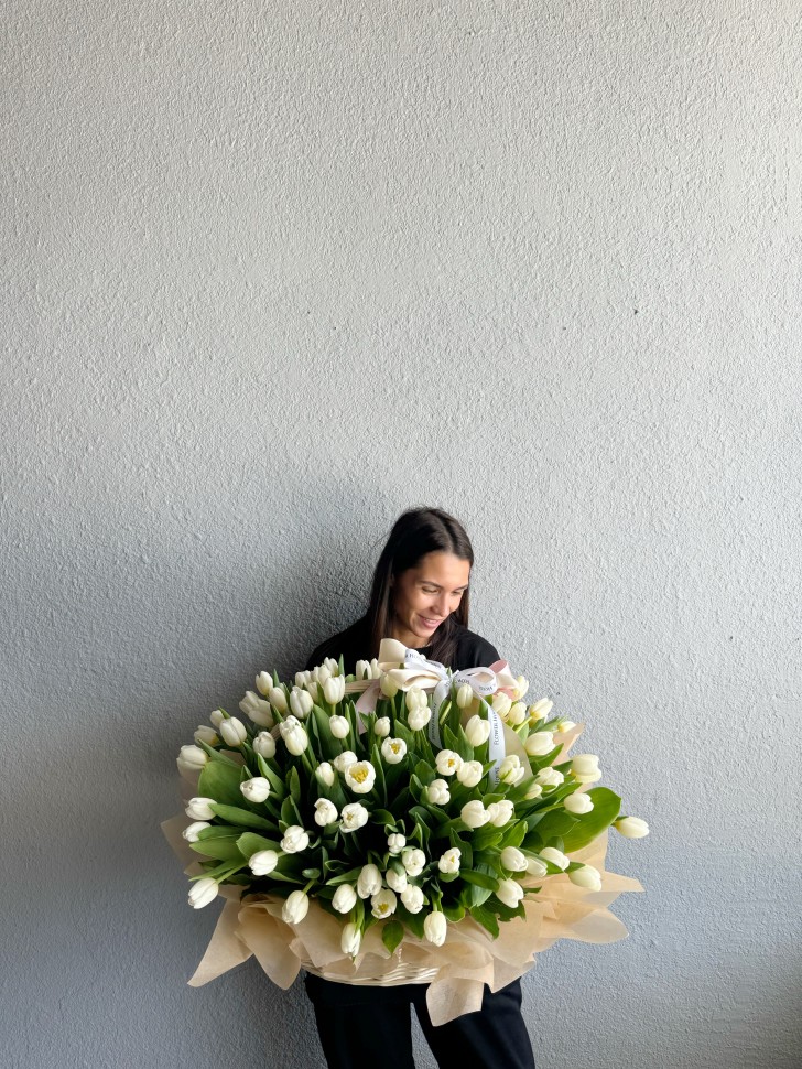 Laurely Tulips Basket
