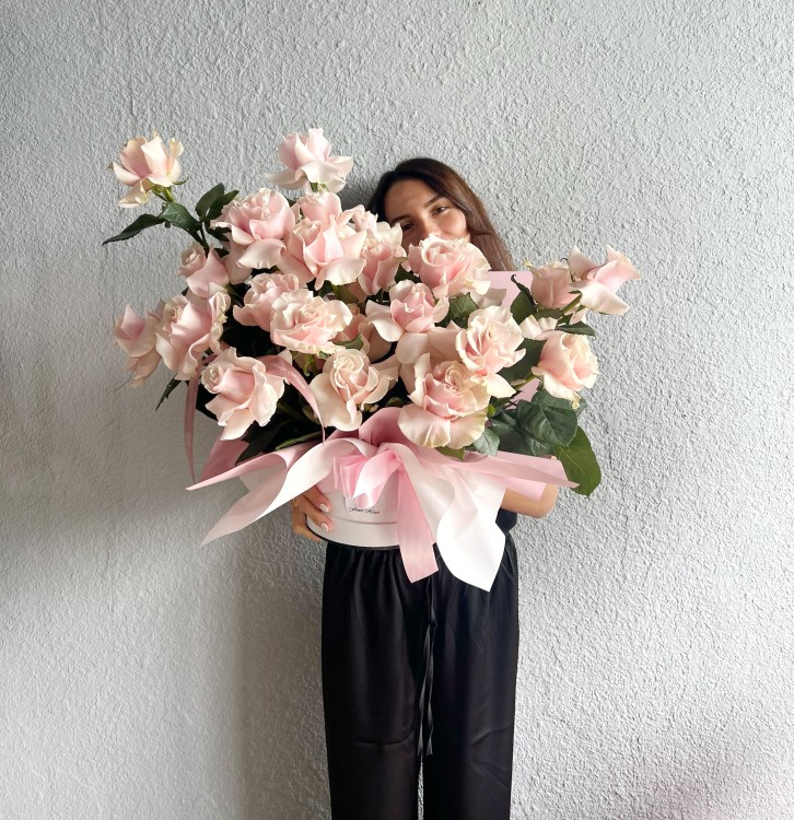 Pink Mondial Roses Cloud Box Medium