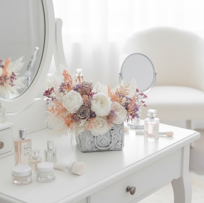 Silver Bag vase with Preserved Peonies and Roses Silver Bag vase with Preserved Peonies and Roses