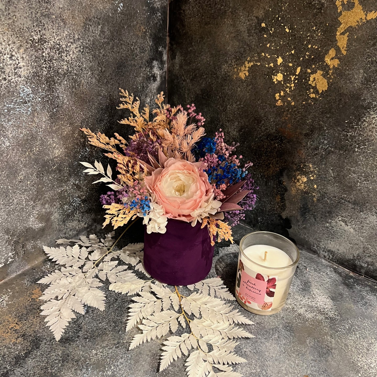 SOFIA Collection Purple velvet box with Pink Preserved peony SOFIA Collection Purple velvet box with Pink Preserved peony