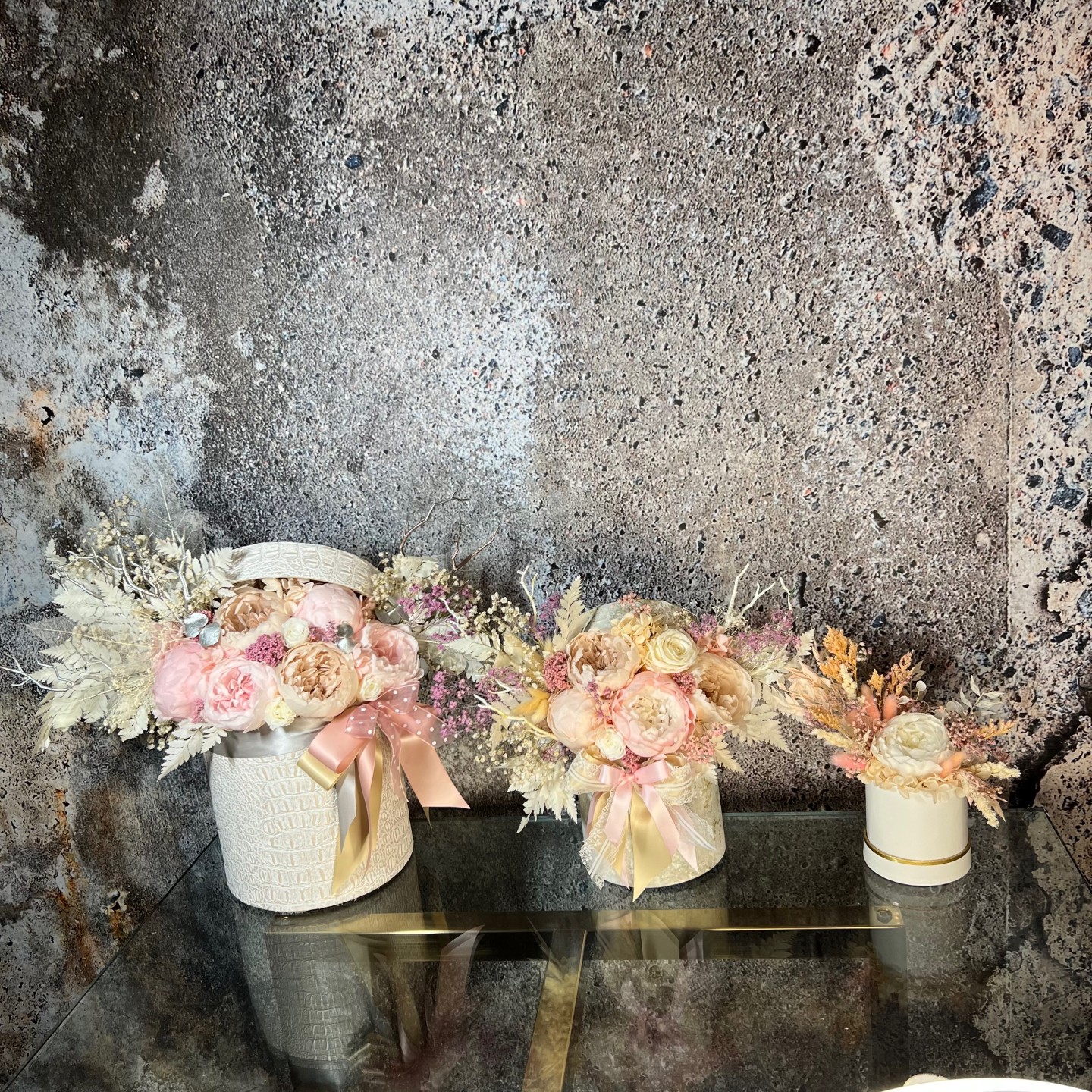 CHARLOTTE Collection Peach box with preserved peony CHARLOTTE Collection Peach box with preserved peony