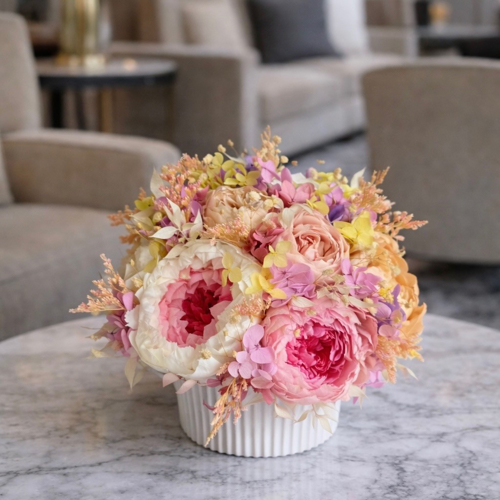 MARIA collection Vase with preserved peonies, roses and hydrangeas