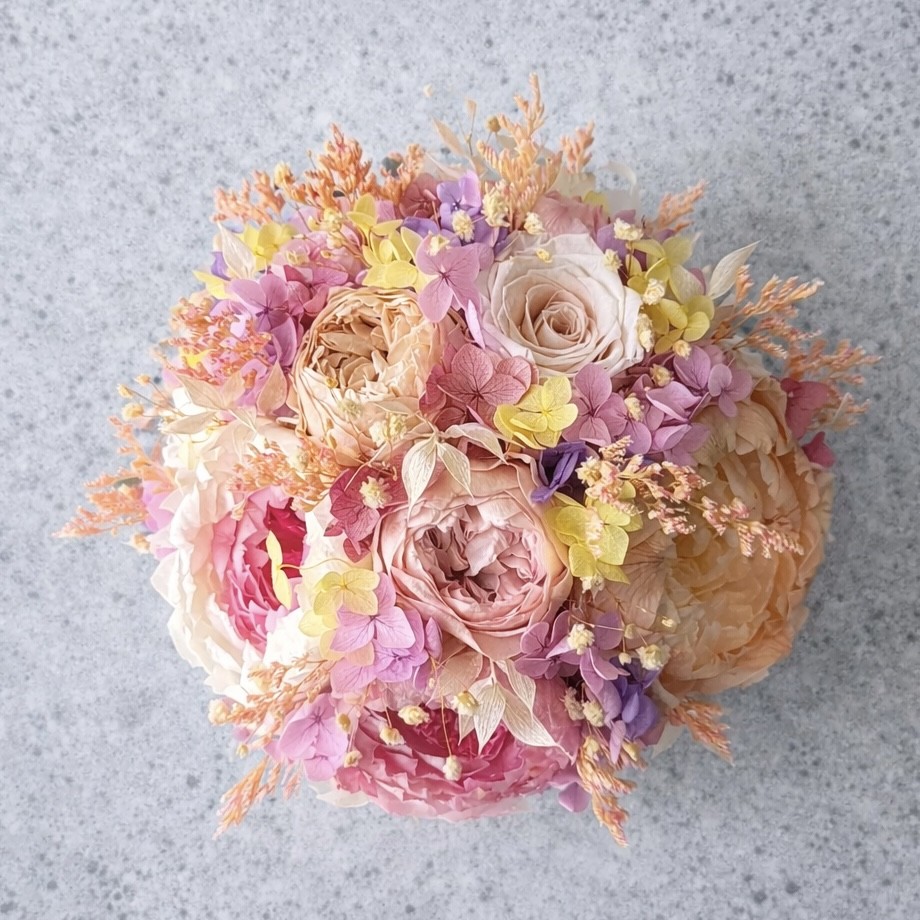 MARIA collection Vase with preserved peonies, roses and hydrangeas
