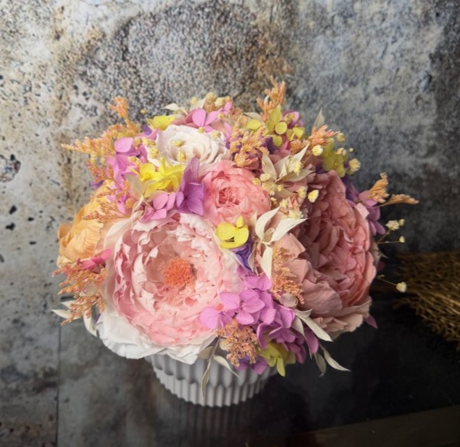 MARIA collection Vase with preserved peonies, roses and hydrangeas