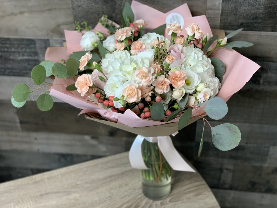 Kaia Hand-Tied Bouquet
