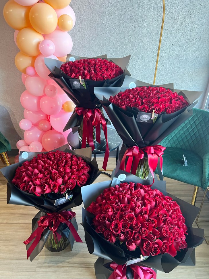 400 Red Roses, Set of 4 Flower Bouquets-100 roses each